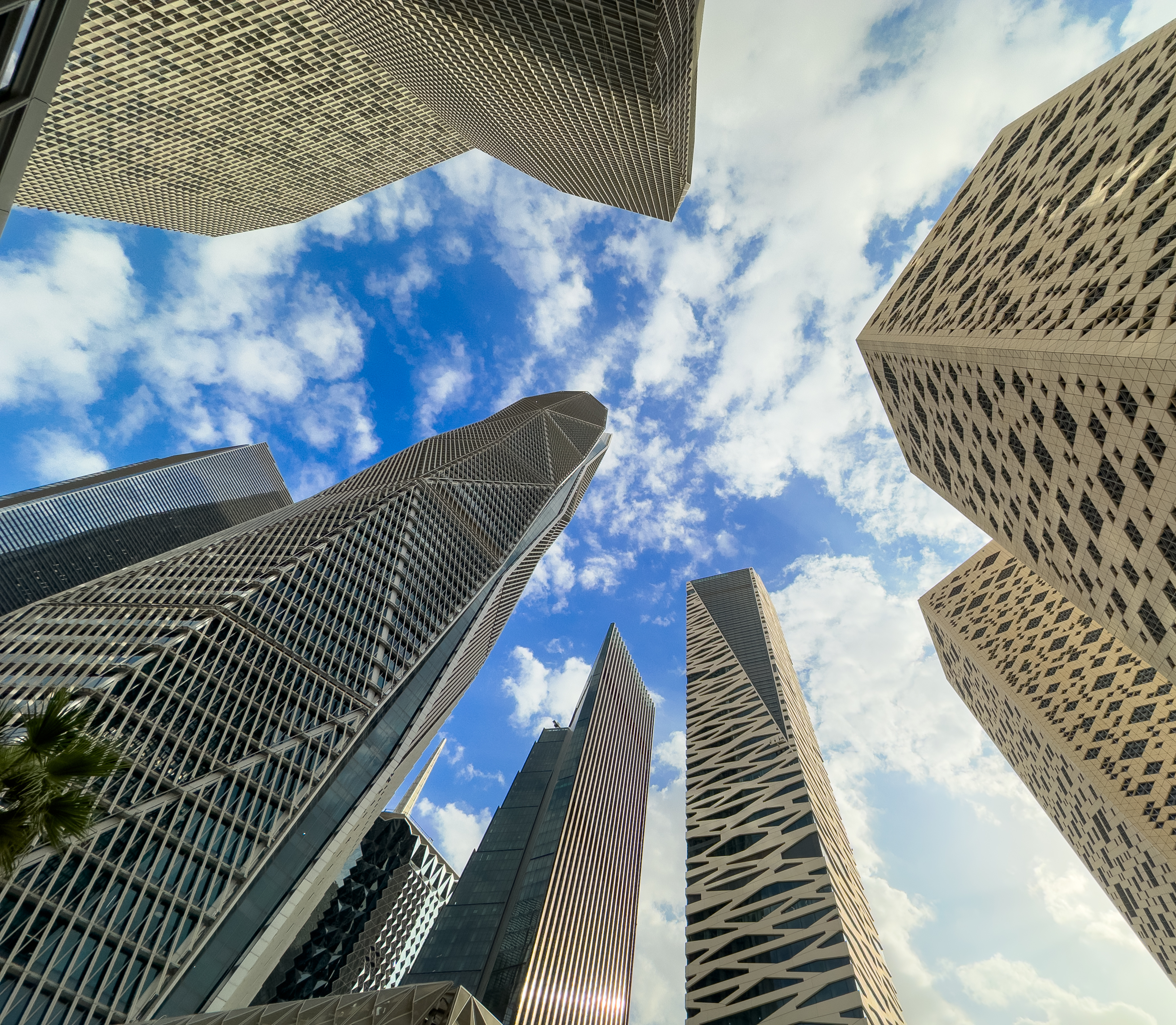 Saudi Real Estate Companies vs. Independent Investors: Which is Better?